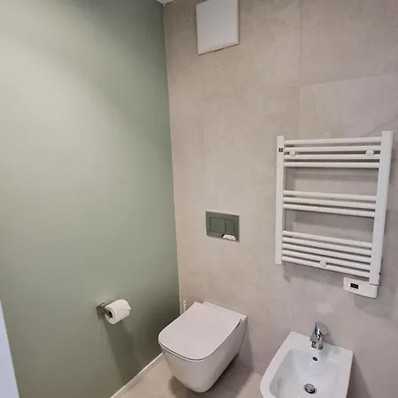 Appartement Vytalea - Trilocale Moderno Con Patio E Doppi Servizi, Vicino M4 - Modern 2-bedroom With Patio & Two Bathrooms, Near Metro M4