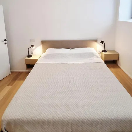 Vytalea - Trilocale Moderno Con Patio E Doppi Servizi, Vicino M4 - Modern 2-bedroom With Patio & Two Bathrooms, Near Metro M4 *