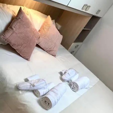 Bilocale Con Wi-fi, Vicino Stazione Di Apartamento