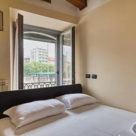 I-host - Trilocale Navigli Con Vista Darsena