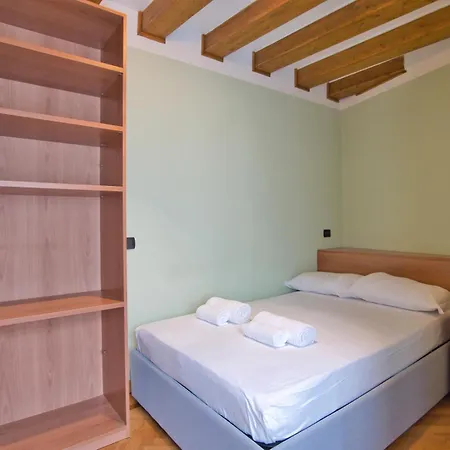 Apartamento I-host - Trilocale Navigli Con Vista Darsena Milán