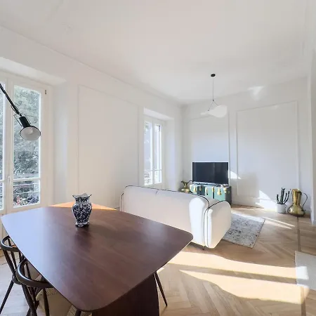 Design & Comfort In Porta Romana Apartamento *