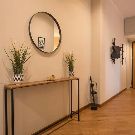 Daire Bright & Cozy 2 Bedroom Flat 50m From M4 Stop