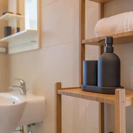 Bright & Cozy 2 Bedroom Flat 50m From M4 Stop Milán