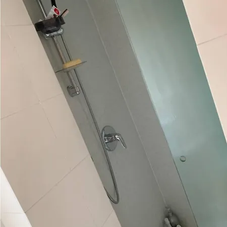 Accogliente Stanza Privata Con Bagno In Zona Duomo, Homestay szállás Milánó