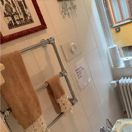 Accogliente Stanza Privata Con Bagno In Zona Duomo, Milánó