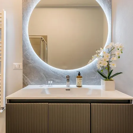 Appartamento Intrho Isola Luxury , Modern & Cozy