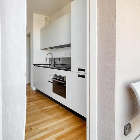 Giaxtower Gym & Pool Skyline View *