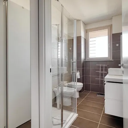 Giaxtower Gym & Pool Skyline View * Milano