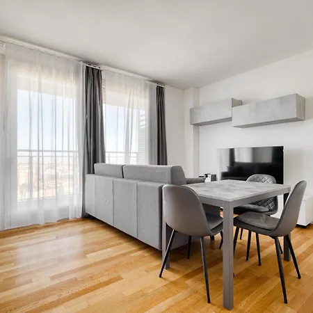 Giaxtower Gym & Pool Skyline View 20' Piano Apartment *