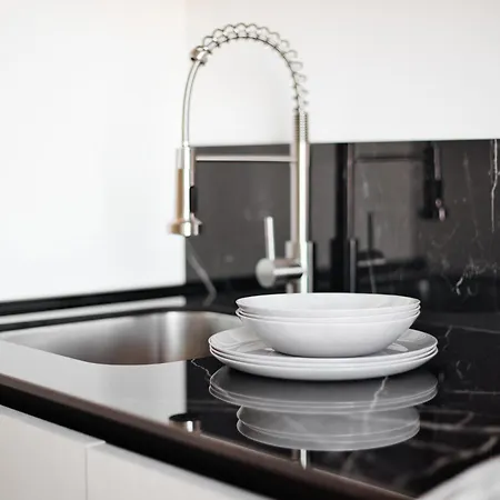 Giaxtower Gym & Pool Skyline View