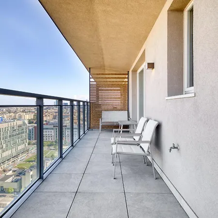 Giaxtower Gym & Pool Skyline View 20' Piano Apartment *