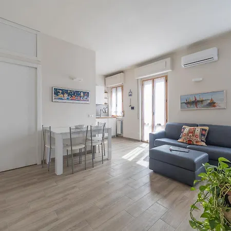 Stylish Porta Romana With Terrace 아파트 *