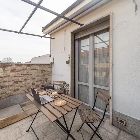 Stylish Porta Romana With Terrace Apartment