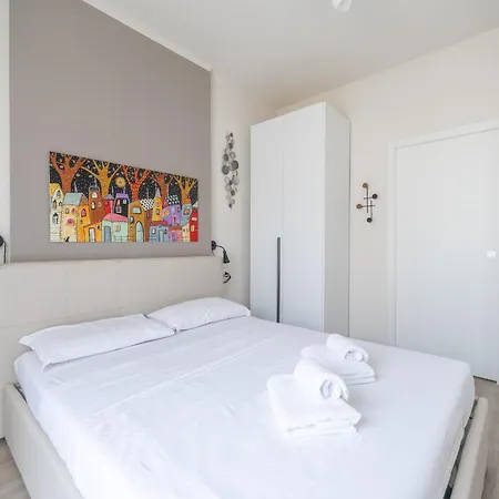 아파트 Stylish Porta Romana With Terrace 밀라노