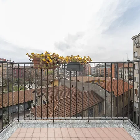아파트 Stylish Porta Romana With Terrace *