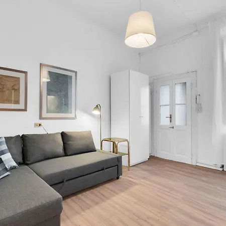 Alzaia Naviglio Grande 40 * 밀라노