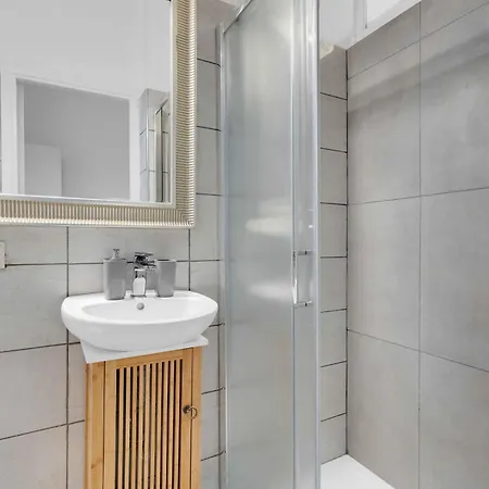 Alzaia Naviglio Grande 40