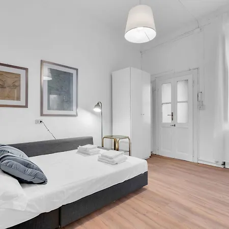 Alzaia Naviglio Grande 40 * 밀라노