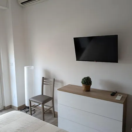 Urban - Near San Siro Stadium, Fiera Milano, American Embassy, Portello, Life And Arco Della Pace Movida *