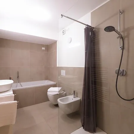 Loft In The Heart Of Nolo - Rovereto Lägenhet