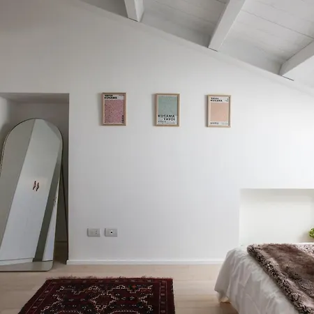 Newly Renovated Bright Penthouse *