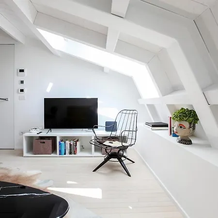 Newly Renovated Bright Penthouse * Милан