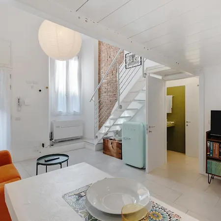 Daire L Angolo Di Giulia, Tradizionale Casa Di Ringhiera Milano