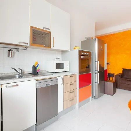 Apartament Guesthost - Urban Oasis Between M1 & San Siro *