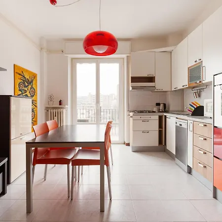 Apartament Guesthost - Urban Oasis Between M1 & San Siro Mediolan