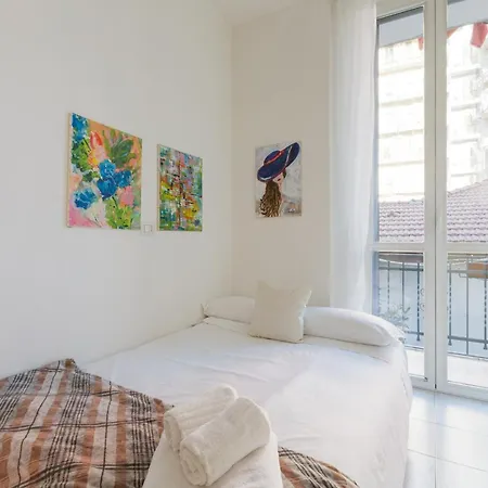 Guesthost - Yellow Charm - With Two Bedrooms In * Milano