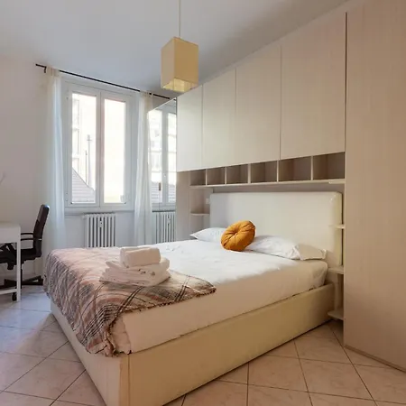 Daire Guesthost - Yellow Charm - With Two Bedrooms In *