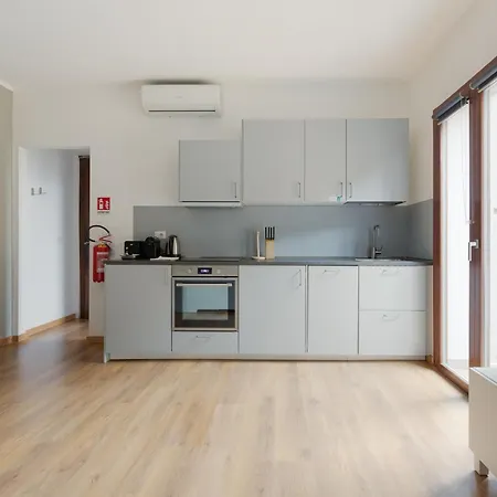 Appartement Guesthost - Bright With Balcony In *