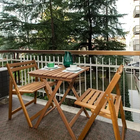 Spacious Near Bocconi Apartment