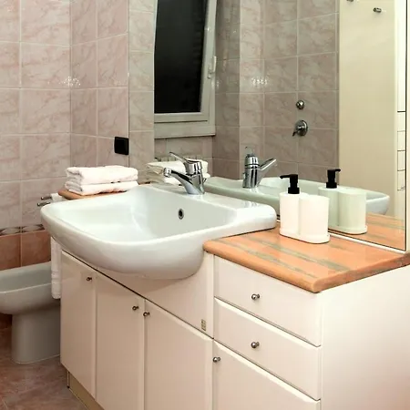 Spacious Near Bocconi Apartment