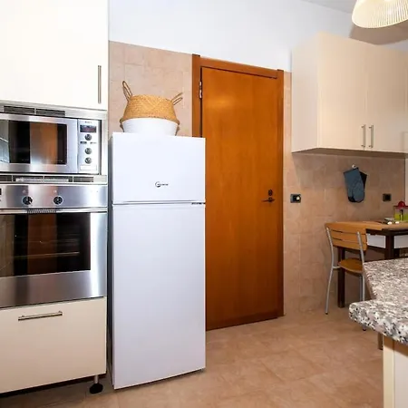 Apartment Spacious Near Bocconi Milan