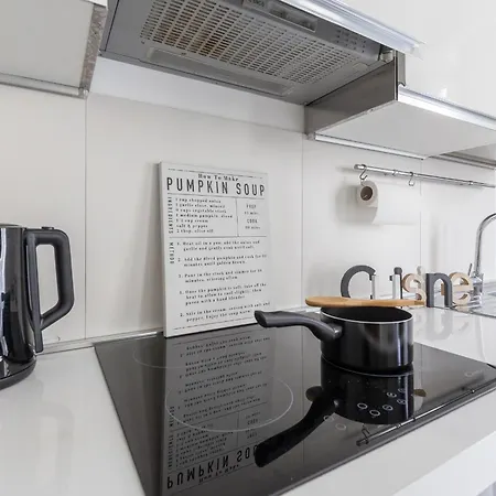 ベッド・アンド・ブレックファスト Magic Rent - Gluck