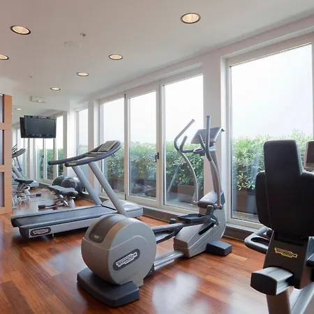 Crowne Plaza By Ihg Szálloda