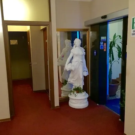 Royal Hotel 3*