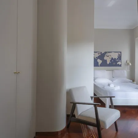Bright & Chic 1bdr With Shared Rooftop Terrace In San Babila * Milano