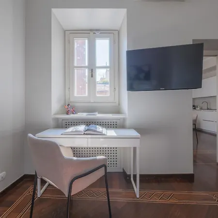 Bright & Chic 1bdr With Shared Rooftop Terrace In San Babila *