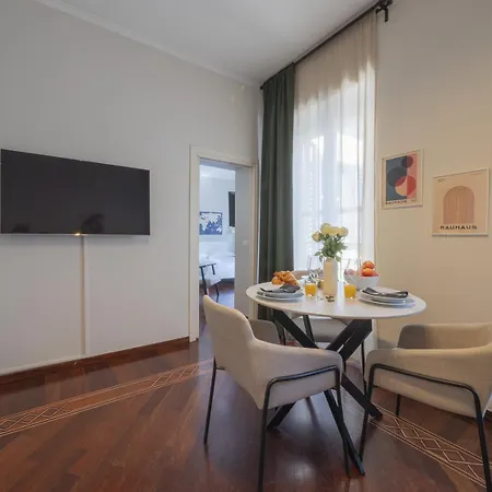 Bright & Chic 1bdr With Shared Rooftop Terrace In San Babila * Milão