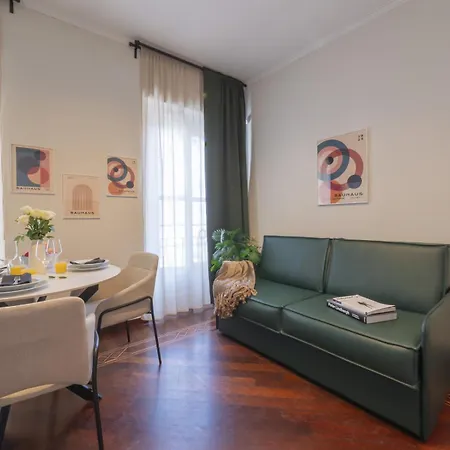 Bright & Chic 1bdr With Shared Rooftop Terrace In San Babila Lägenhet