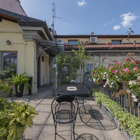 Bright & Chic 1bdr With Shared Rooftop Terrace In San Babila Apartmán Milán