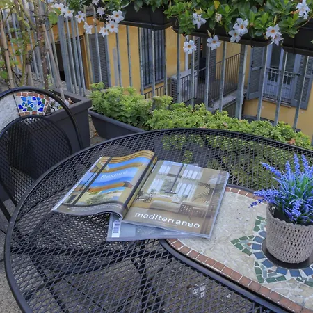 Bright & Chic 1bdr With Shared Rooftop Terrace In San Babila Apartamento Milão