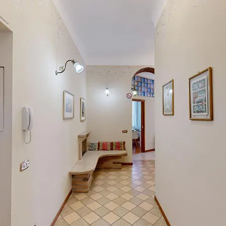 Wonderful Downtown Apartment-hd Netflix, King-size Bed, Two Minutes' Walk From Metro * Mediolan