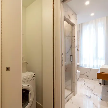 Manzoni 44 * Milánó