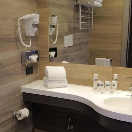 Hotell Ih Lorenteggio 4*