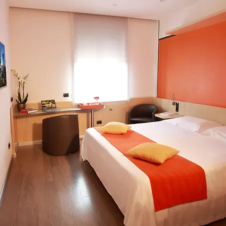 מלון Mediolanum 4*