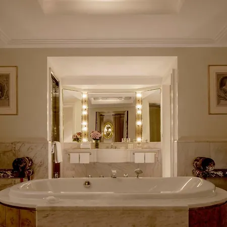 Four Seasons Hotel
